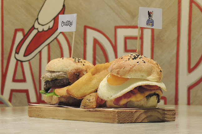 Opinii despre Cousteau Café în Mar del Plata - Gastronomía y hostelería