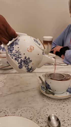 Opinii despre Las Bolena Tea Room & Restaurant în miraflores - Gastronomía y hostelería