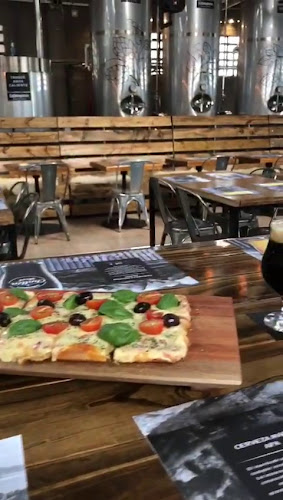 Opinii despre La Patagónica Fábrica De Cerveza în Comodoro Rivadavia - Gastronomía y hostelería