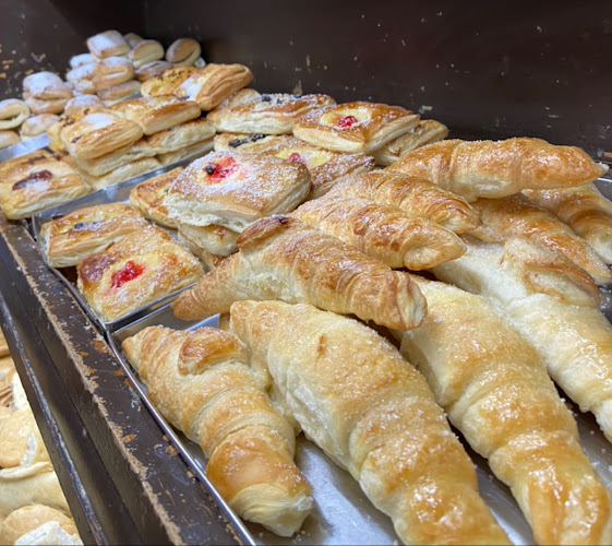 PANADERÍA & CONFITERÍA MALVINAS ARGENTINAS