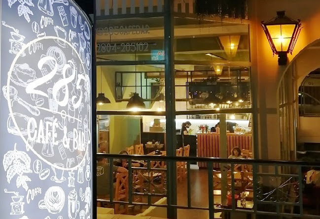 285 Restaurant & Bar