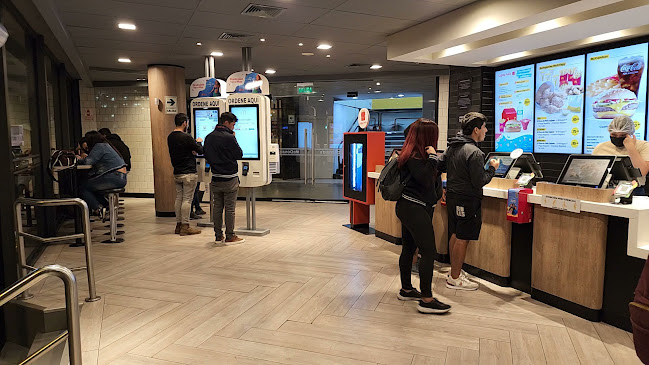 Opinii despre McDonald's - Parque Kennedy în miraflores - Gastronomía y hostelería