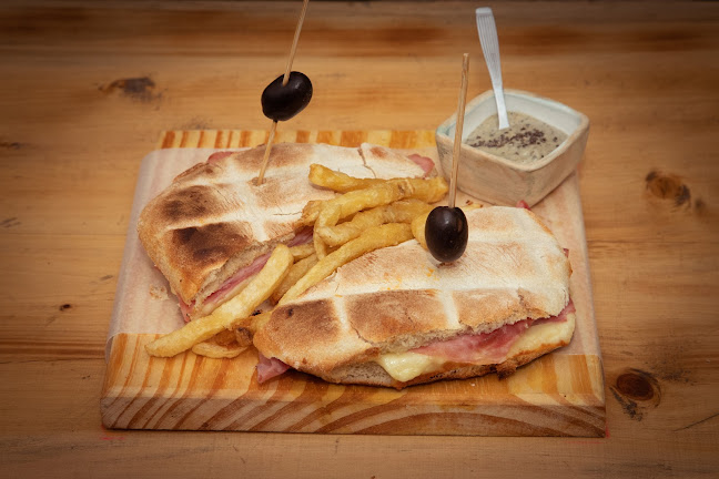 Parador El Cuadrado V. Belgrano (Lomos y Hamburguesas) - Córdoba