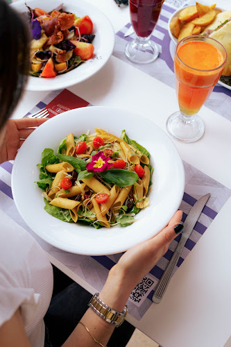 Comentarii opinii despre Cousteau Café