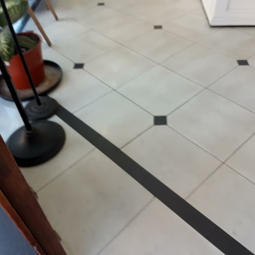 Opinii despre Panadería y Confitería Lucca S.R.L. în ANL - Gastronomía y hostelería