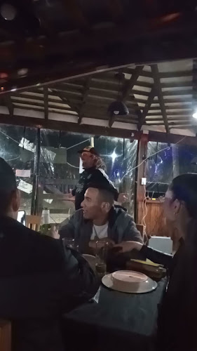 Opinii despre Vikingos pooll restobar în Mercedes - Gastronomía y hostelería