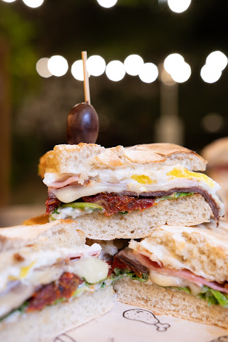 Opinii despre Parador El Cuadrado V. Belgrano (Lomos y Hamburguesas) în Córdoba - Gastronomía y hostelería