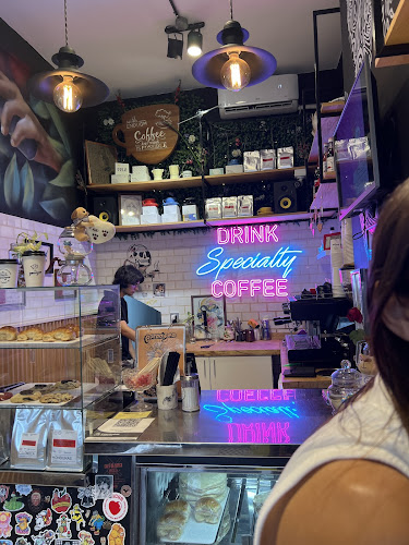 Paradigma Coffee & Deli