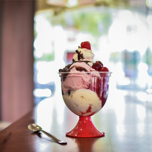Heladería y Cafetería Di Roma Acceso - San Juan