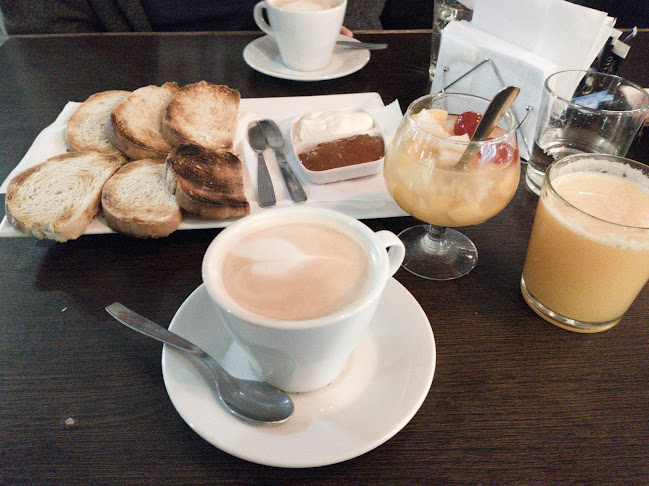 Heladería y Cafetería Di Roma Acceso