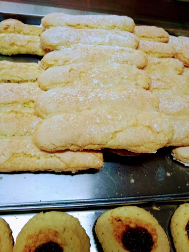 Comentarii opinii despre Panaderia y Confiteria La Falda