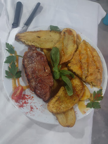 Vikingos pooll restobar - Mercedes