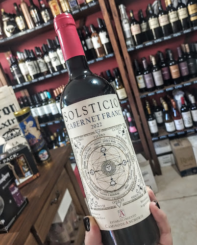 Lacoste Vinería & Cia.