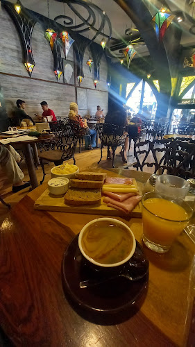 El Nazareno: Fábrica Familiar de Alfajores y Especialidades.