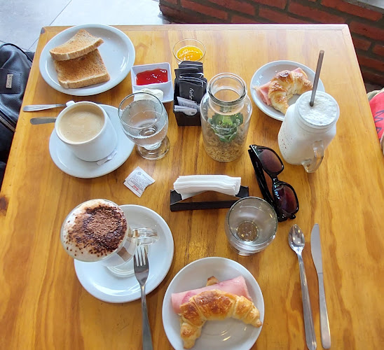 Opinii despre Bartolomeo-Coffee Resto Bar în Salta - Gastronomía y hostelería