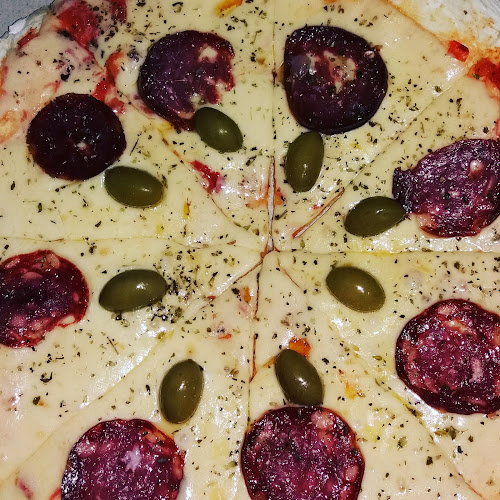 Rotisería Cucinarefood Hamburguesas lomitos pizzas empanadas Alitos Comida para llevar en Formosa - Gastronomía y hostelería