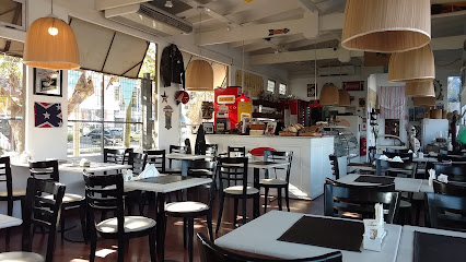 miradas al rio cafe en tigre