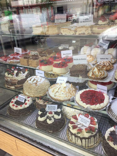 Comentarii opinii despre Panaderia Y Confiteria "La Independencia Argentina"