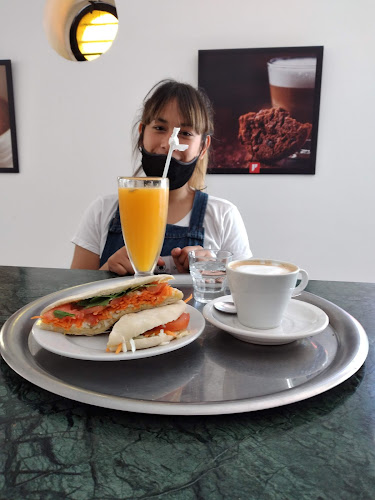 AMO Crucecita Buenos Aires AR, Av. Bartolomé Mitre 1495, B1873