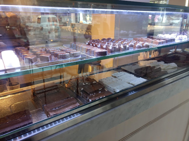 Hipólito Yrigoyen 400, B7300 Azul, Provincia de Buenos Aires