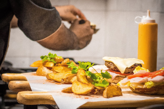 Draco Rotiseria & Cerveceria - Gastronomía y hostelería