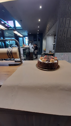 Medialunas Calentitas - Gastronomía y hostelería