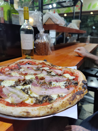 Opinii despre Artesanos Pizza Napoletana în La Plata - Gastronomía y hostelería