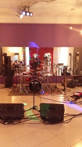 Oktubre Drugstore Bar