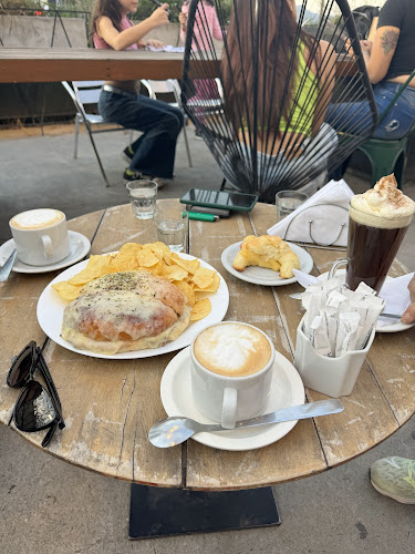 Medialunas Calentitas - Salta