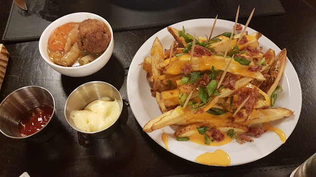 Jr. Zafiros 2312, Lima 15434, Perú