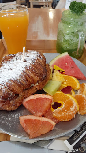 Comentarii opinii despre Croissant Café