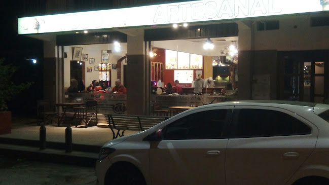 Manantiales Pizzeria y Heladeria - Gastronomía y hostelería