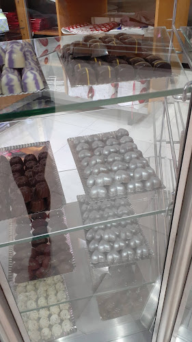 Panadería y Confitería Le An - Sucursal Cno Centenario e/503 y 504 - Gastronomía y hostelería