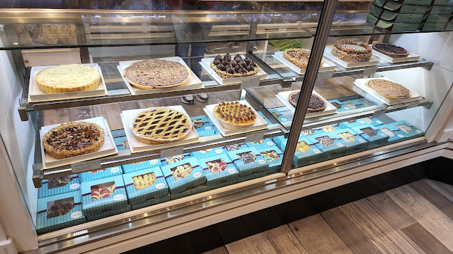 Opinii despre Panadería y Confiteria Marchelo în Olivos - Gastronomía y hostelería