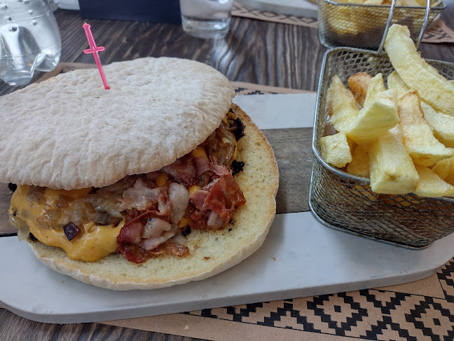 Saavedra 105, B6022 Junín, Provincia de Buenos Aires