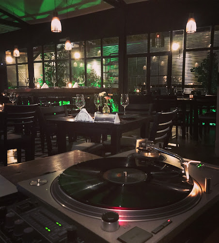 Nómades Sushi Bar & Restaurante Gourmet