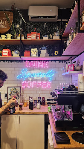 Paradigma Coffee & Deli