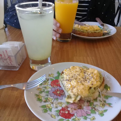 Comentarii opinii despre Cautiva