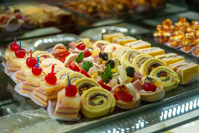 Comentarii opinii despre Panadería y Confitería Le An - Sucursal Cno Centenario e/503 y 504