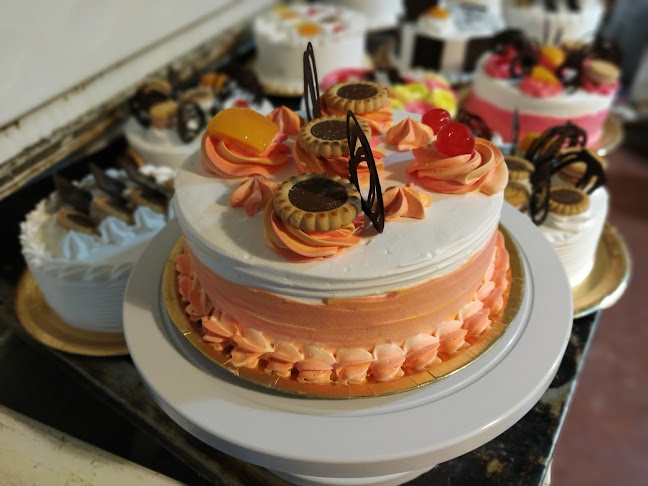 Panadería y Confitería La Familia