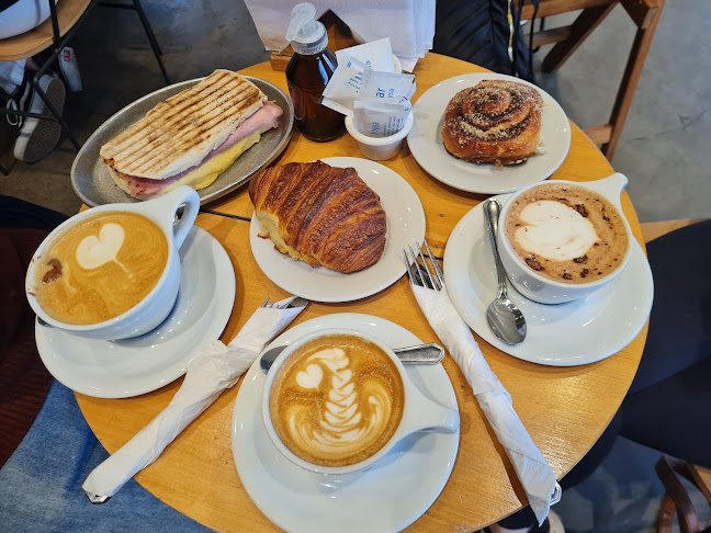 C. 3 esq 51, B1900 La Plata, Provincia de Buenos Aires