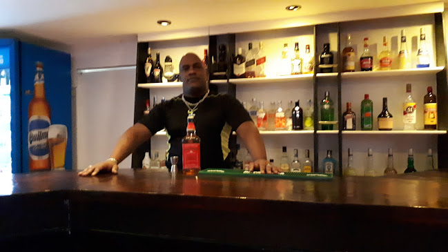 Opinii despre Ginebra Pool y Confitería în Río Gallegos - Gastronomía y hostelería