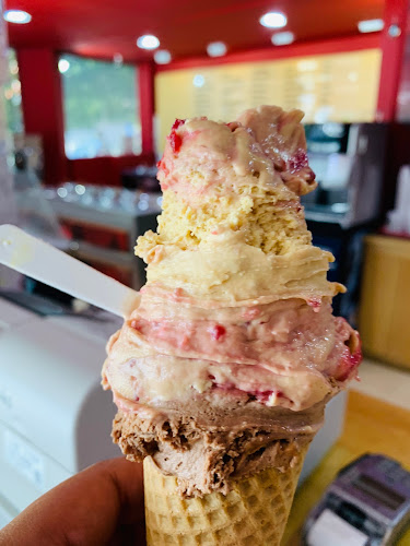 Opinii despre Heladería Lion's în Gral. Roca - Gastronomía y hostelería