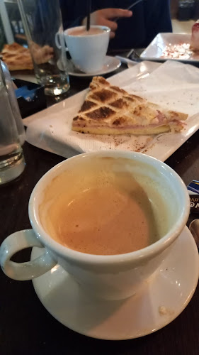 Comentarii opinii despre Heladería y Cafetería Di Roma Acceso