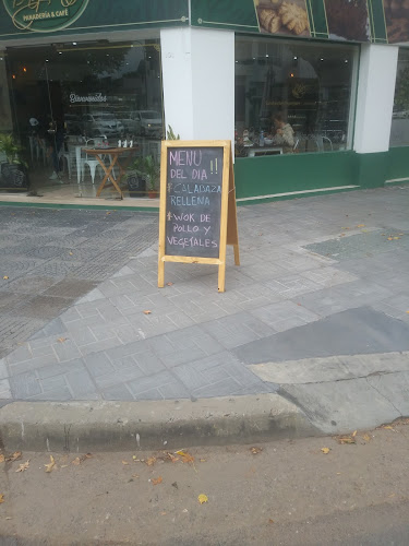 Saavedra 105, B6022 Junín, Provincia de Buenos Aires