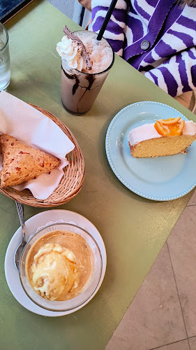 Amoratto Panes, Helados & Café - S3000GFR