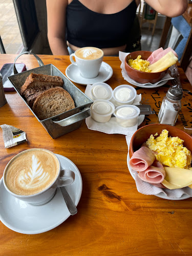 Av. España 836, B7000 Tandil, Provincia de Buenos Aires