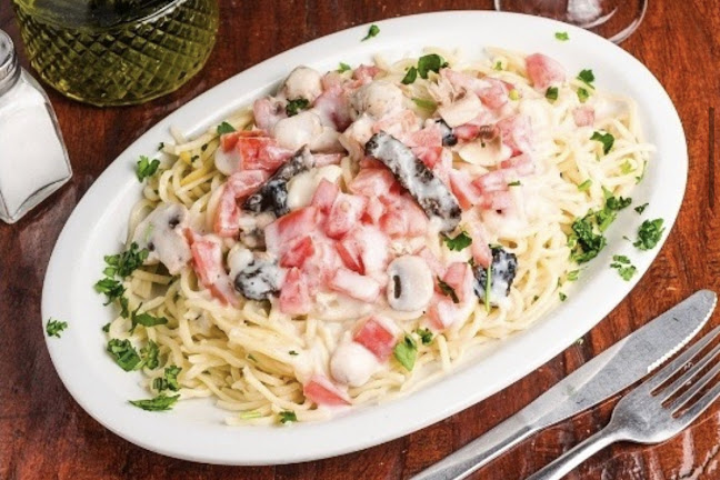 Comentarii opinii despre La Rueda & Avellaneda Automóvi Club