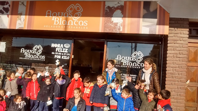 Opinii despre Heladería aguas blancas în Necochea - Gastronomía y hostelería