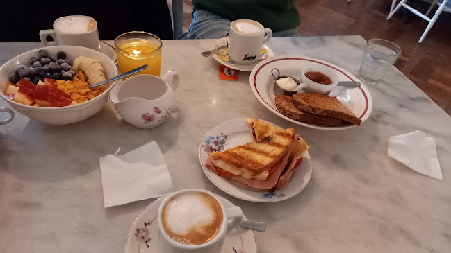 Amelie Petit Café - ARB